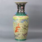 Sea water river cliff dragon pattern treasure box flower appreciation bottle Qing Kangxi year海水江崖龙纹宝箱花赏瓶 大清康熙年制款