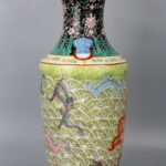 Sea water river cliff dragon pattern treasure box flower appreciation bottle Qing Kangxi year海水江崖龙纹宝箱花赏瓶 大清康熙年制款 - Image 4