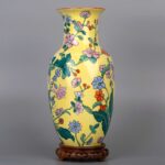 A pair of famille rose floral vase with Tongzhi Nian Zhi mark 粉彩花卉赏瓶一对 同治年制 - Image 5