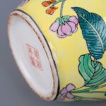 A pair of famille rose floral vase with Tongzhi Nian Zhi mark 粉彩花卉赏瓶一对 同治年制 - Image 8