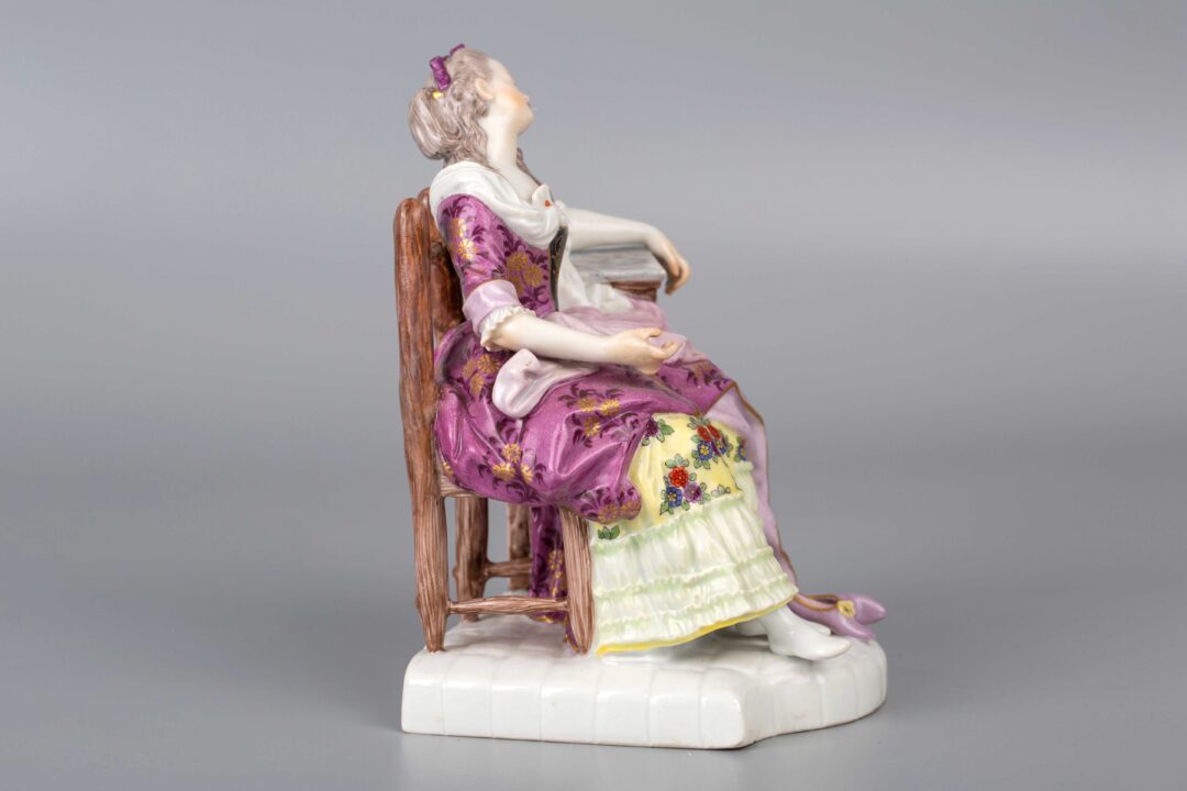 Meissen Porcelain Figurine of 'Girl Sleeping in a Chair' by sculptor Michel Victor Acier迈森瓷器人物 米歇尔维克多 女孩睡在椅子上 - Image 3