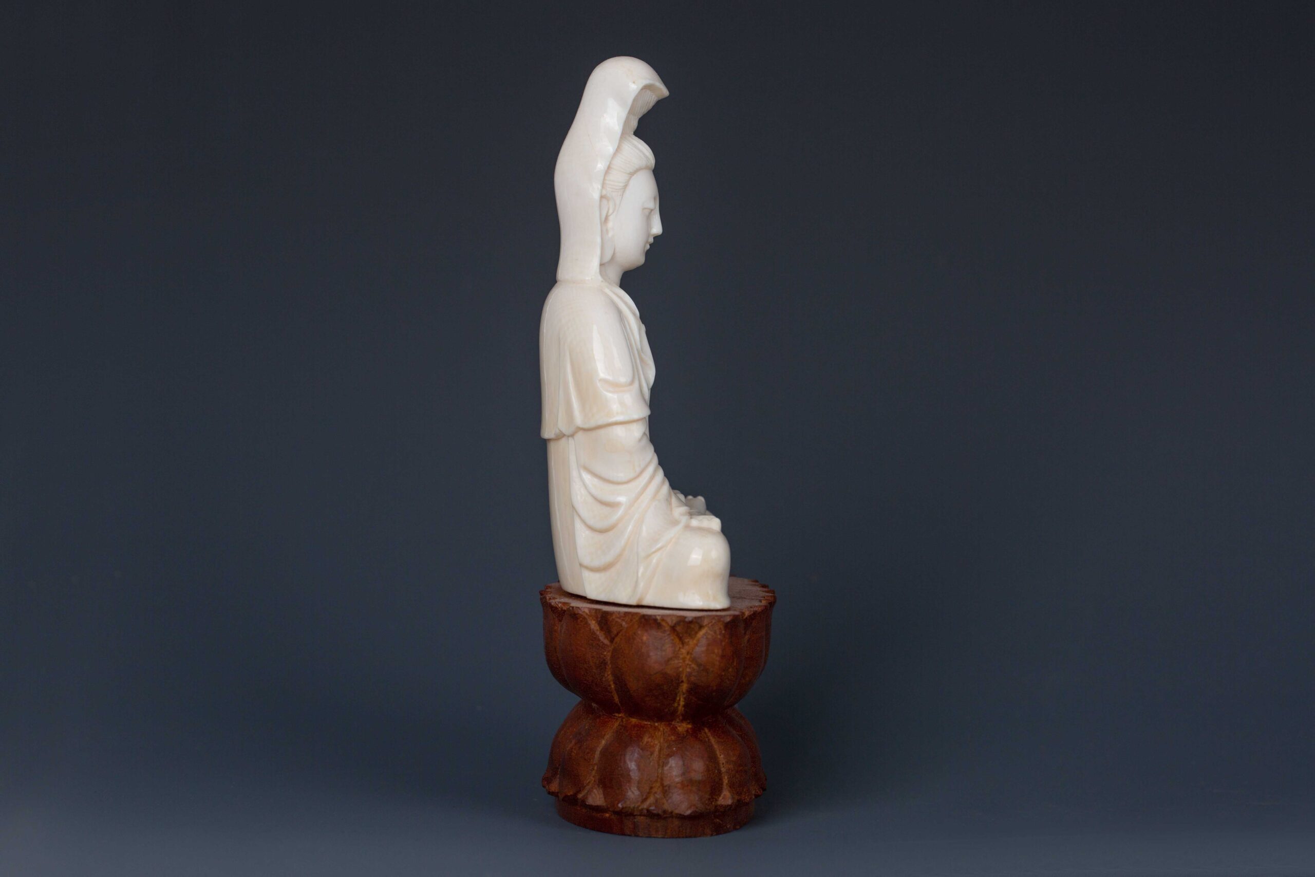 Bone carved Guanyin statue, 19th century高级骨雕观音像19世纪– Time 