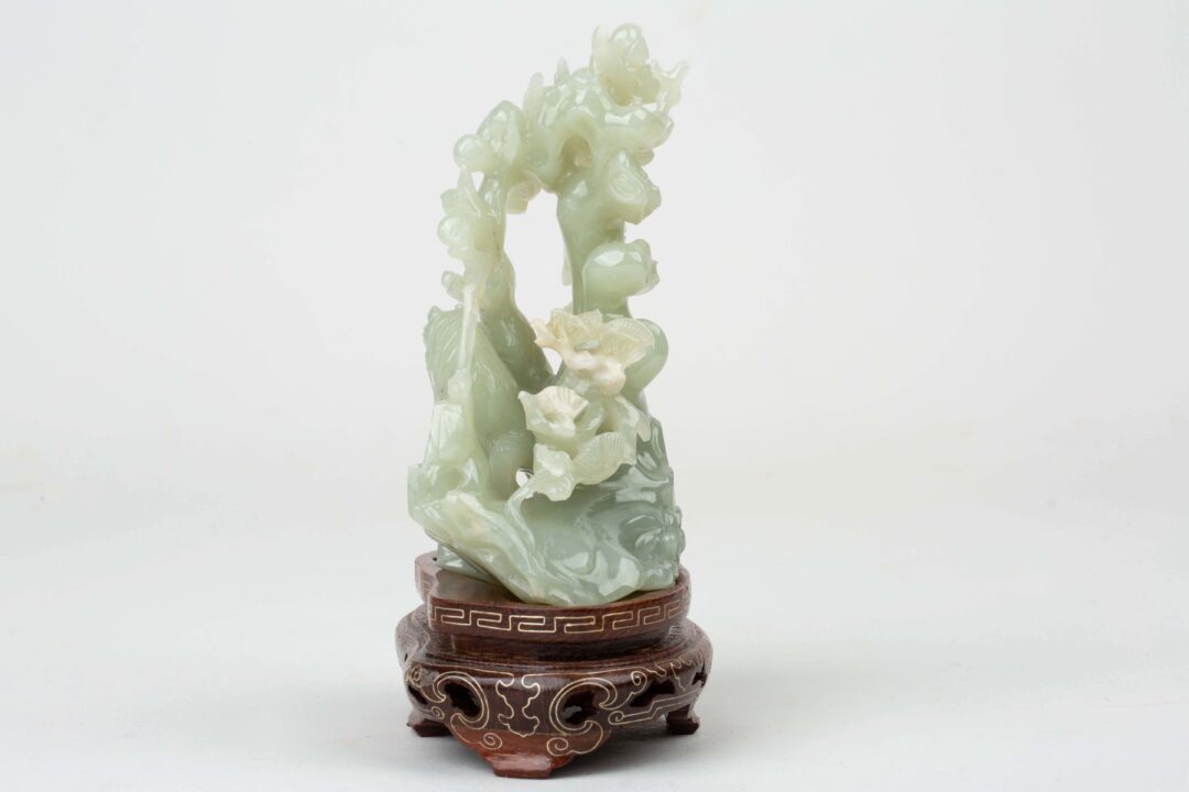 Hollowed-Out Jade 'Fame Just Around the Corner', 20th Century马上封侯 镂空玉雕 二十世纪 - Image 4