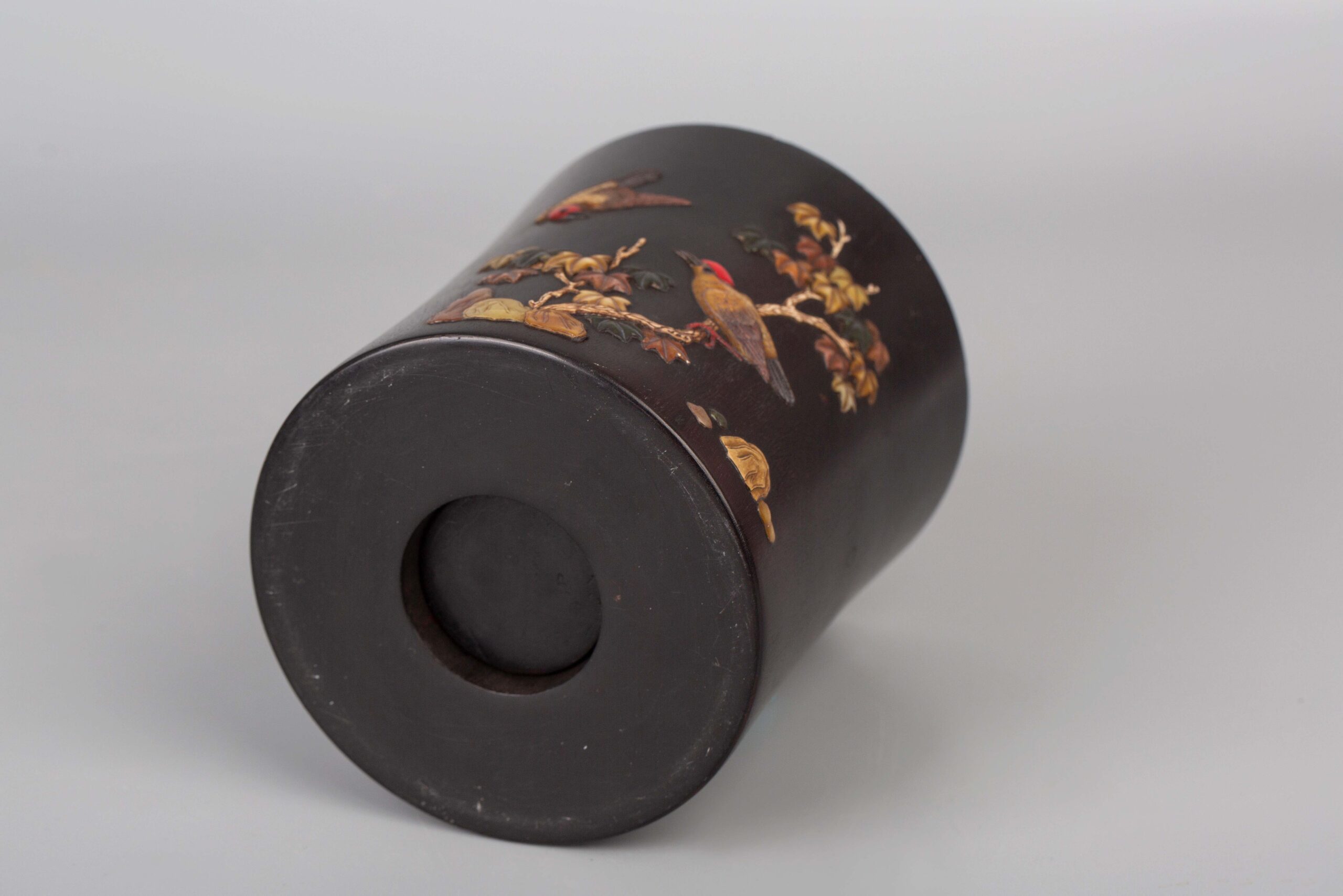 Mother-Of-Pearl-Inlaid Zitan Brush Pot, 19th Century紫檀珍珠嵌螺钿 