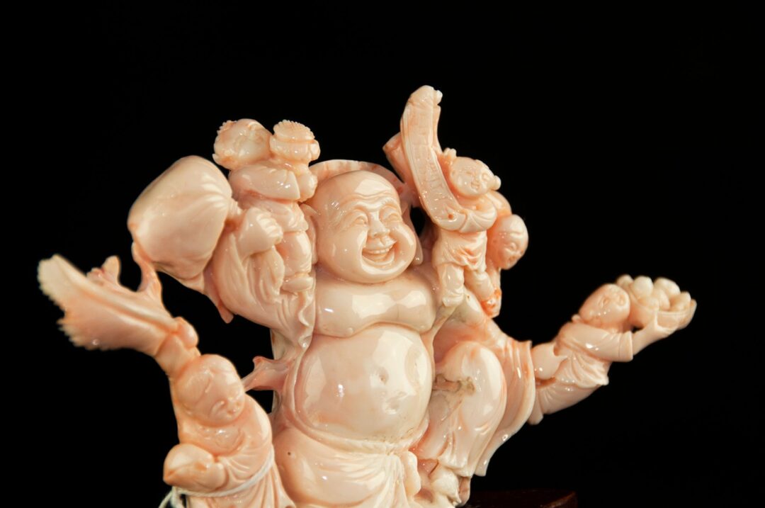 Coral Carved Fertility Buddha statue, Republic of China珊瑚 送子佛 民国 - Image 2