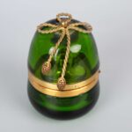 French Green Uranium Goblets, Ashtray, Tea Cups, Vase, Tripod Gilt Glassware, 19th Century, Japanese Fire Machine 1950s法国绿色铀高足酒杯，烟盅，茶杯，插瓶，三足内壁描金玻璃器具十九世纪，日本火机1950s - Image 4