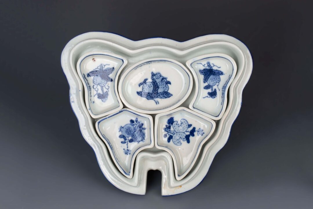 Blue and white butterfly lid box with Qianlong Year Made mark 