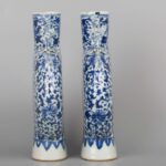A pair of blue and white porcelain dragon ear vases, 18th century青花龙耳扁瓶一对 清中期 - Image 4