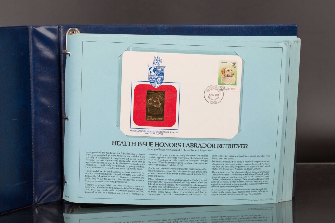 The Royal International Gold collection of official first-day covers, 45 pages; The Royal International Gold collection of official first-day covers, 45 pages; birds of the world stamp collection IAF 12 pages皇家國際金裝官方首日封面系列 45 页，世界鳥類郵票收藏 IAF 12 頁 - Image 3
